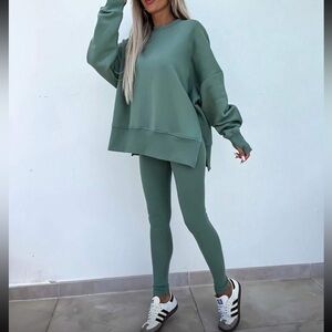 Women's Green Sweatshirt and Leggings Set